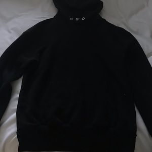 >Plain black hoodie